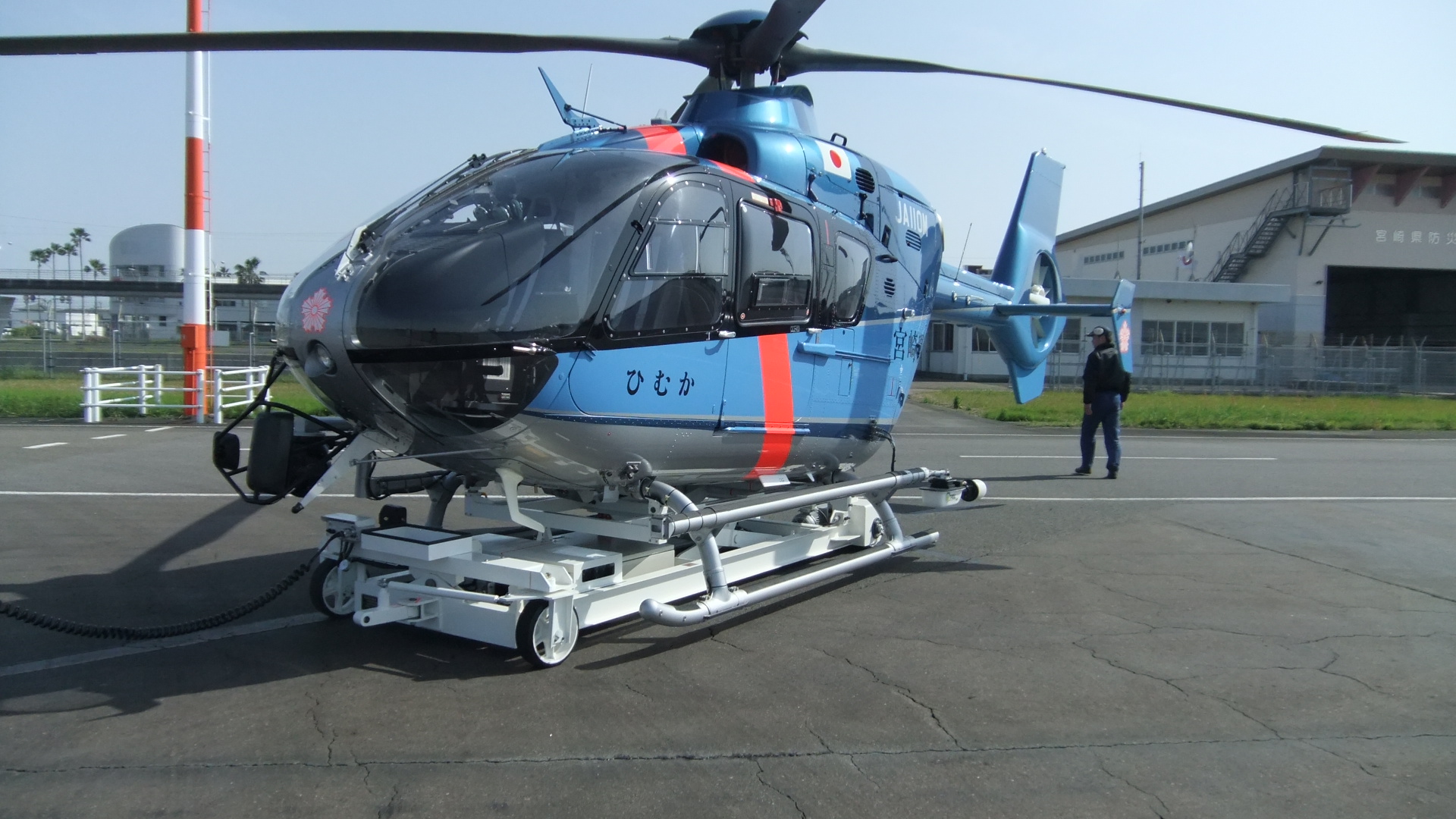宮崎県警察航空隊 運搬機 エアロファシリティー株式会社